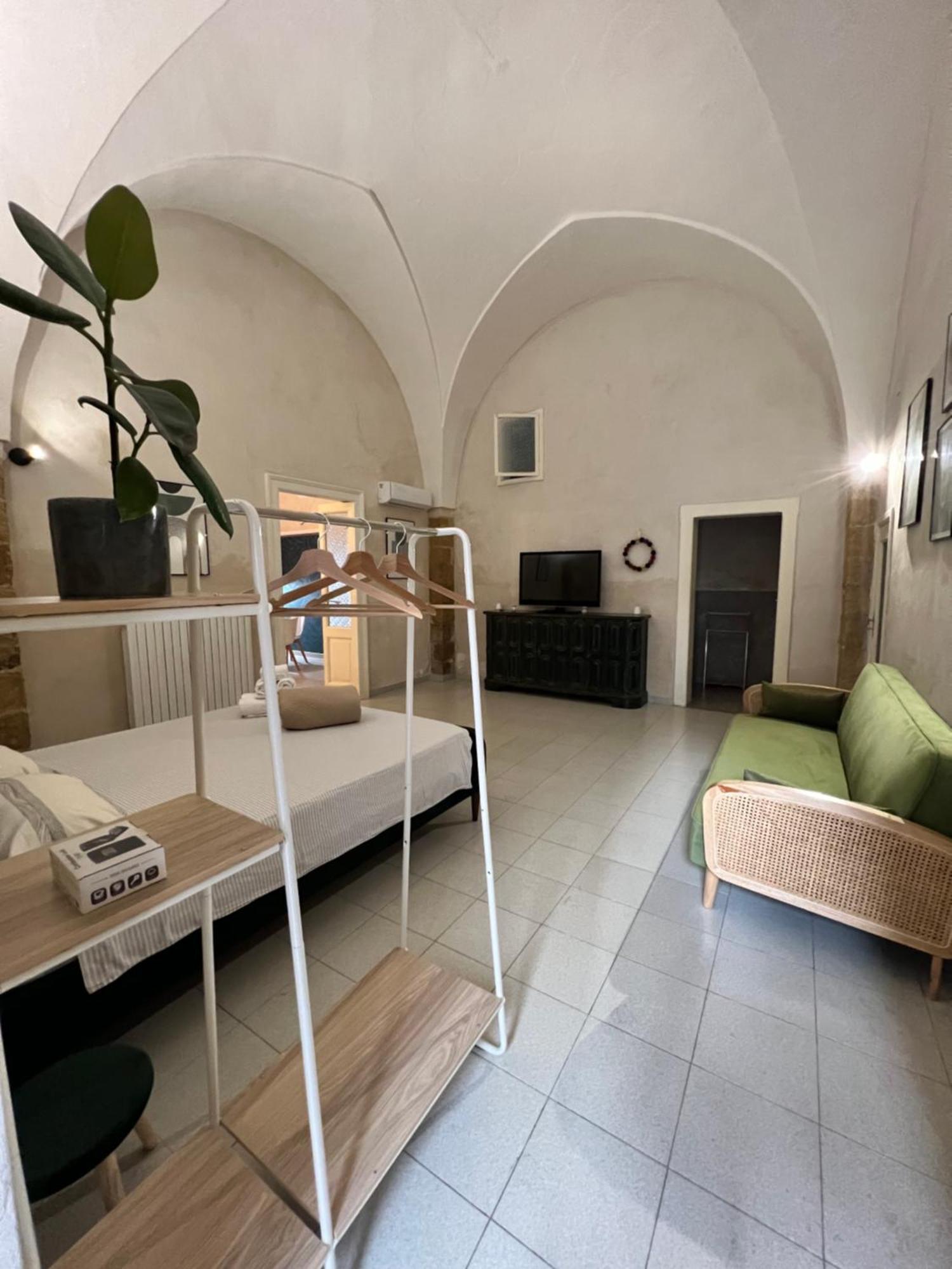 Apartment Handy Pergola